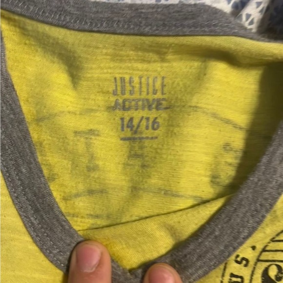 In good condition nothing wrong with it. It’s a children’s size 14/16 - Picture 2 of 3